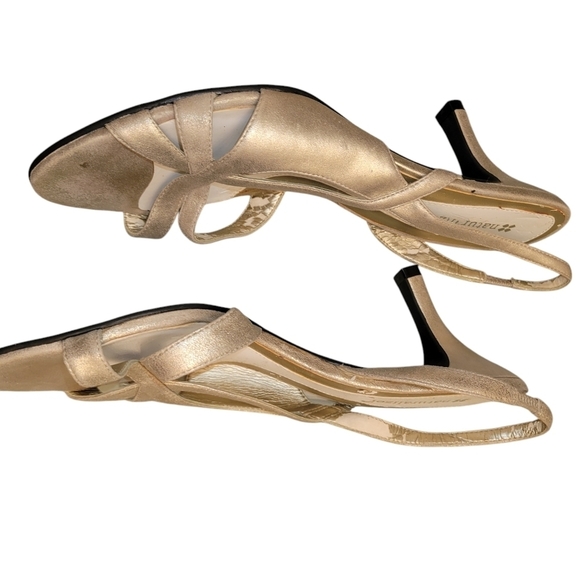 Naturalizer Sandals 8.5 Gold - Picture 6 of 7